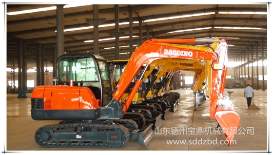 山東寶鼎機械公司小型挖掘機產品