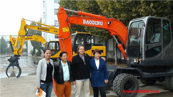 寶鼎輪式挖掘機(jī)