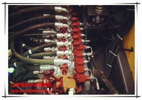 山東寶鼎輪式95-7抓木機 山東寶鼎輪式95-7抓木機