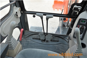 駕駛室內部.JPG 駕駛室內部.JPG