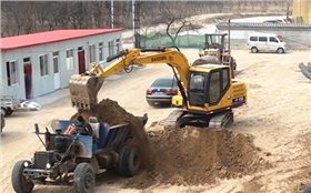 寶鼎履帶小型挖掘機(jī)