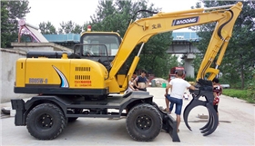 輪式抓木機 輪式抓木機