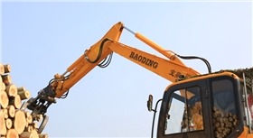 輪式抓木機 輪式抓木機