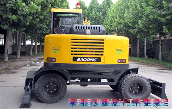 抓木機采用后支腿設計工作更穩定