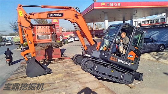 寶鼎小型挖掘機