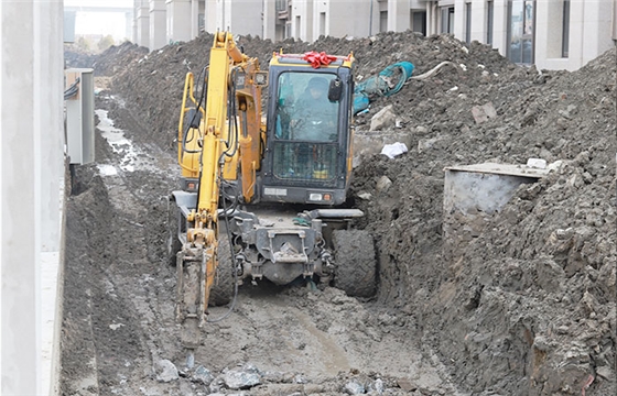 輪式挖掘機 輪式挖掘機