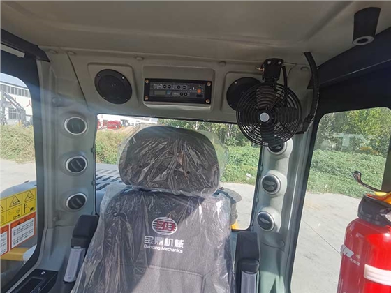 輪式挖掘機 輪式挖掘機