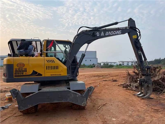 輪式抓木機 輪式抓木機