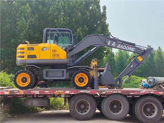 寶鼎80實心胎挖掘機.jpg 寶鼎80實心胎挖掘機.jpg