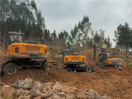 多臺寶鼎挖掘機.png 多臺寶鼎挖掘機.png