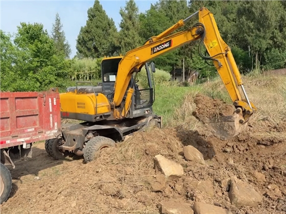 寶鼎80挖掘機.png 寶鼎80挖掘機.png