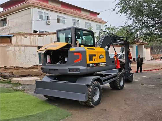 寶鼎75挖掘機(jī).jpg 寶鼎75挖掘機(jī).jpg