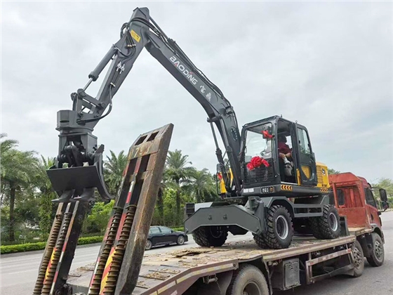 寶鼎抓木機1.jpg 寶鼎抓木機1.jpg