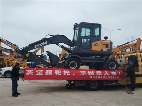 寶鼎輪式挖掘機.jpg 寶鼎輪式挖掘機.jpg