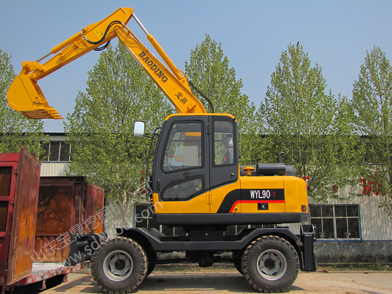 山東寶鼎輪式90挖掘機發(fā)車圖
