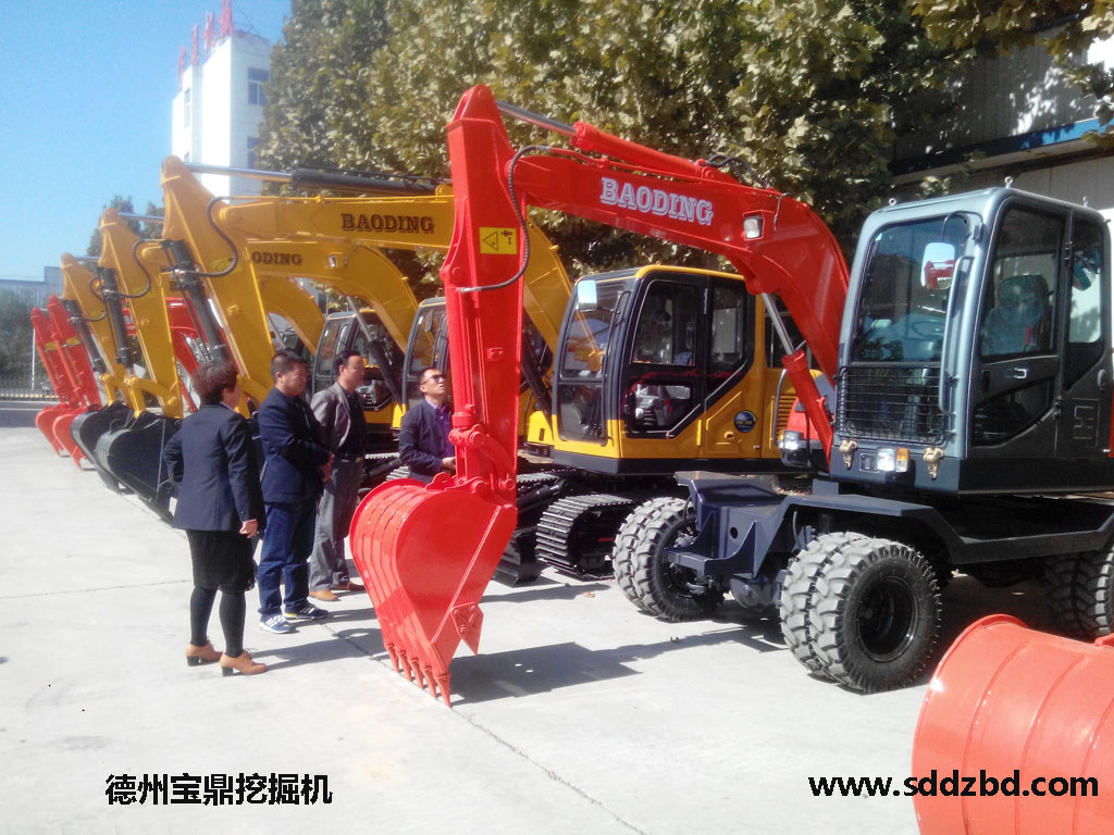 寶鼎小型挖掘機械