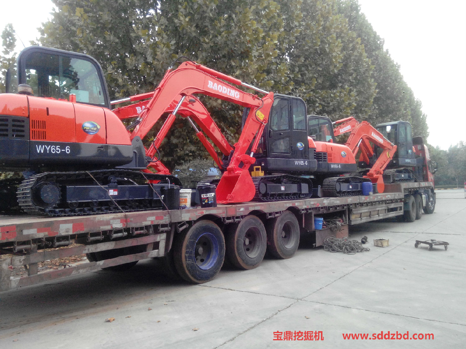 寶鼎小型挖掘機(jī)械產(chǎn)品