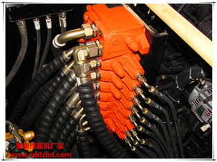 山東寶鼎挖掘機廠家小型挖掘機械產品 山東寶鼎挖掘機廠家小型挖掘機械產品