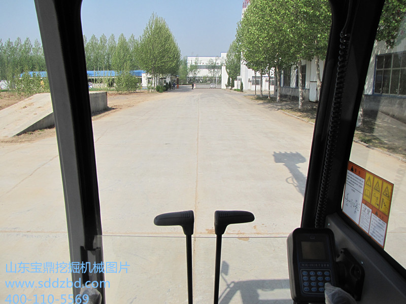 山東寶鼎挖掘機械