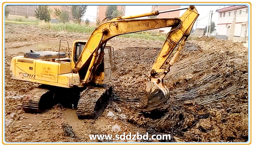 山東寶鼎挖掘機(jī)廠家小型挖掘機(jī)械產(chǎn)品