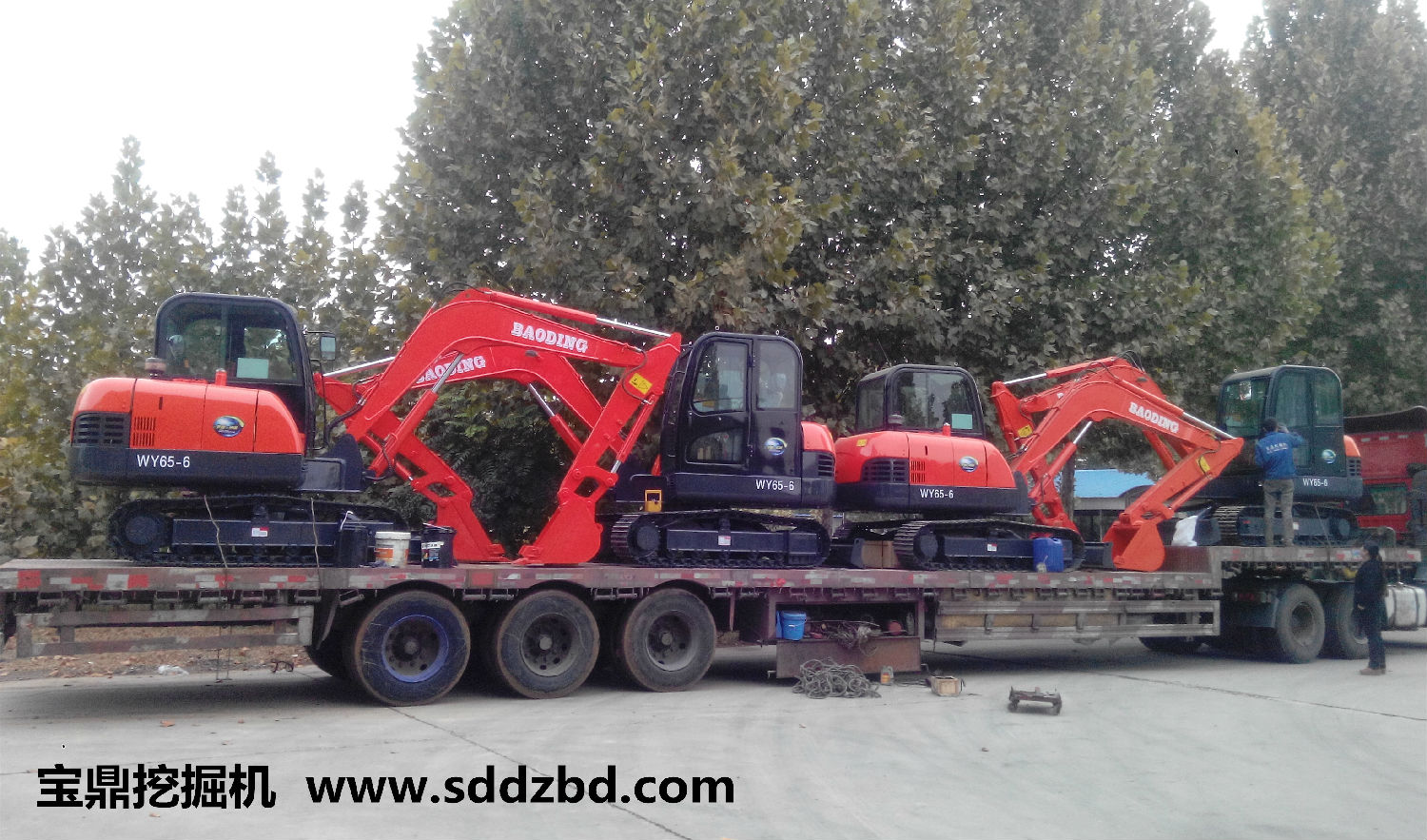 國產(chǎn)小型挖掘機(jī)廠家發(fā)車圖.jpg 國產(chǎn)小型挖掘機(jī)廠家發(fā)車圖.jpg