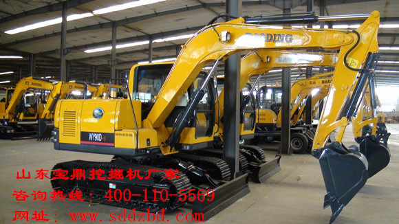 山東寶鼎國產(chǎn)小型挖掘機械廠家產(chǎn)品.JPG