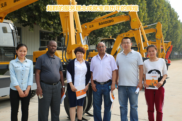 山東寶鼎反鏟式小型挖掘機(jī)廠家打造的服務(wù)團(tuán)隊(duì) 山東寶鼎反鏟式小型挖掘機(jī)廠家打造的服務(wù)團(tuán)隊(duì)