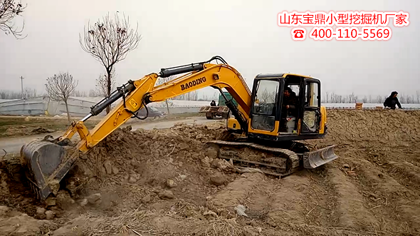 山東寶鼎小型挖掘機(jī)生產(chǎn)廠家 山東寶鼎小型挖掘機(jī)生產(chǎn)廠家