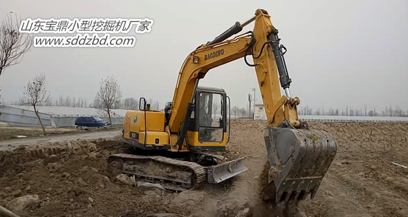 山東寶鼎反鏟式小型挖掘機生產廠家