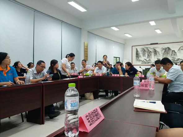 寶鼎小型挖掘機廠家參加牛商爭霸賽現場 寶鼎小型挖掘機廠家參加牛商爭霸賽現場