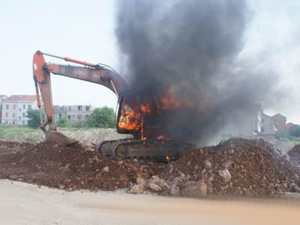 小型挖掘機自燃 小型挖掘機自燃