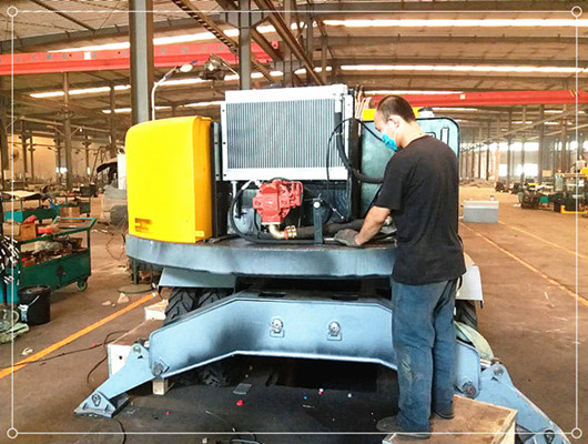 寶鼎小型挖掘機一線員工 寶鼎小型挖掘機一線員工