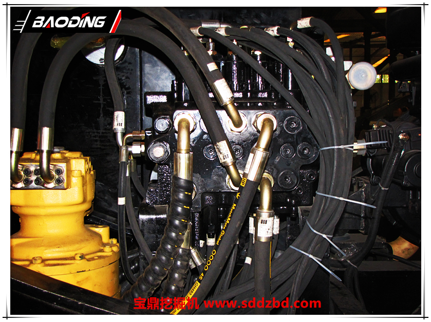 寶鼎150中小挖掘機械