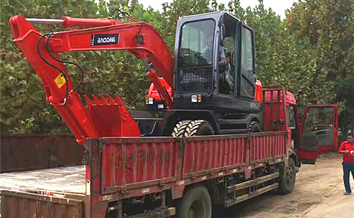 輪式挖掘機(jī)