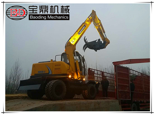 山東寶鼎挖掘機抓木機年底加班發車圖片 山東寶鼎挖掘機抓木機年底加班發車圖片