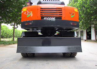 寶鼎抓木機(jī)車身寬大 寶鼎抓木機(jī)車身寬大