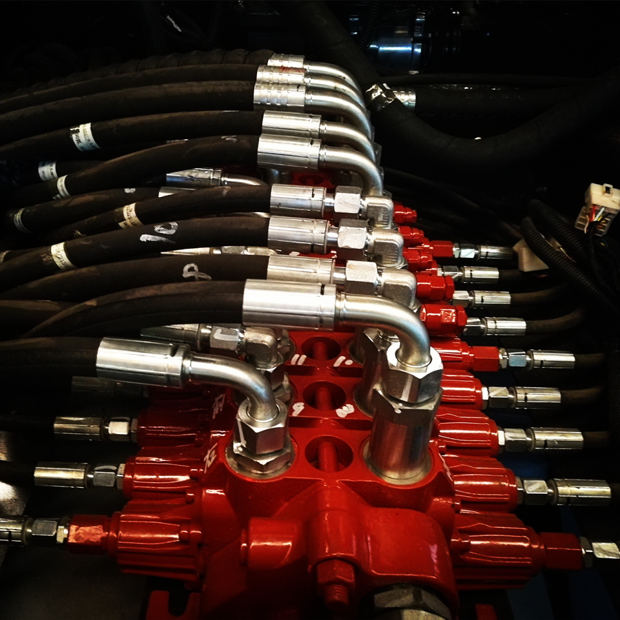 BD95W-9輪式挖掘機(jī)抓木機(jī)部件展示