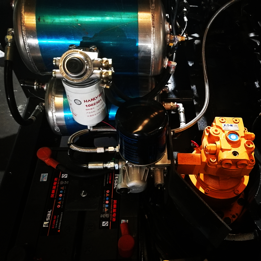 BD95W-9輪式挖掘機(jī)抓木機(jī)部件展示