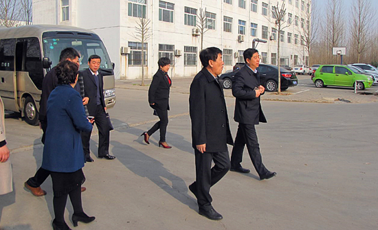 市領導考察調研寶鼎挖掘機抓木機廠家 市領導考察調研寶鼎挖掘機抓木機廠家