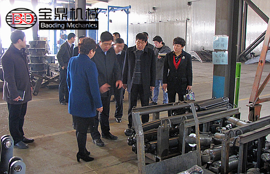 市領導實地考察寶鼎廠家生產一線 市領導實地考察寶鼎廠家生產一線