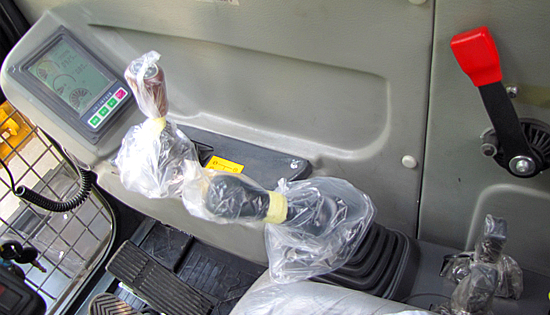 寶鼎80抓木機(jī)駕駛室展示 寶鼎80抓木機(jī)駕駛室展示