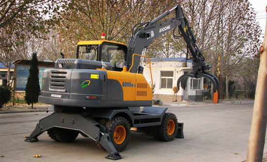 寶鼎新一代95抓木機(jī)設(shè)備展示 寶鼎新一代95抓木機(jī)設(shè)備展示