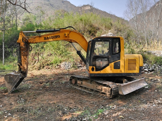 寶鼎挖掘機(jī)廠家90型號(hào)挖掘機(jī)