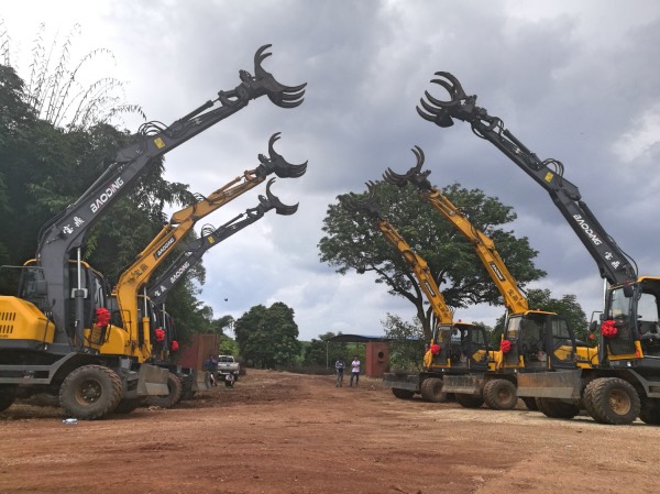 廣西榨季寶鼎抓木機已經做好開榨準備