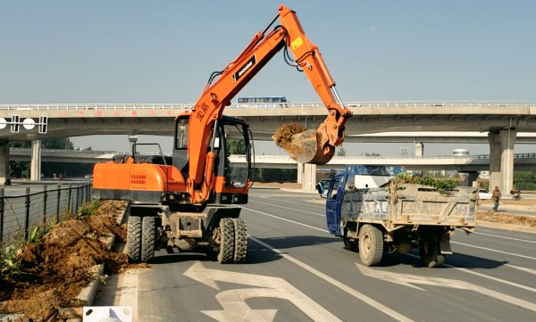 輪式挖掘機80車型