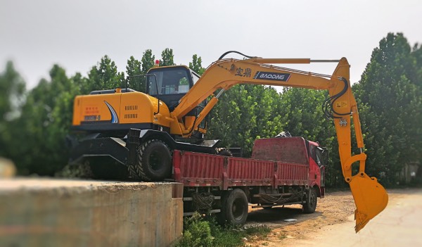 輪式挖掘機配置.jpg 輪式挖掘機配置.jpg