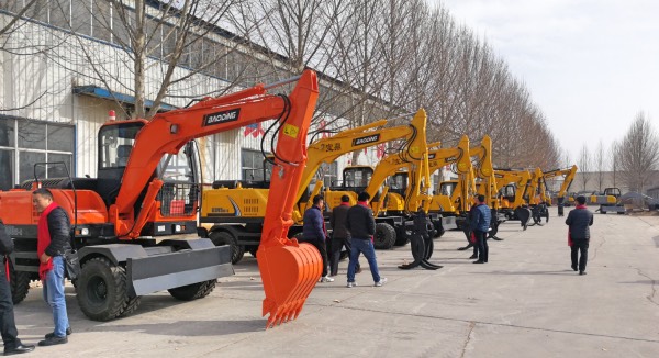 寶鼎輪胎式挖掘機.jpg 寶鼎輪胎式挖掘機.jpg