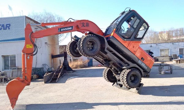 寶鼎輪式挖掘機(jī)生產(chǎn)廠家 寶鼎輪式挖掘機(jī)生產(chǎn)廠家