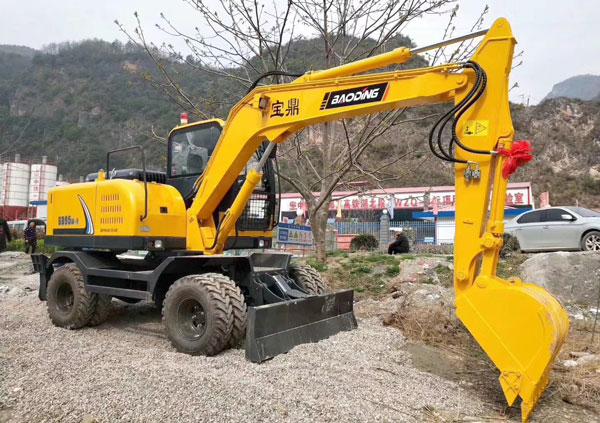 輪式挖掘機(jī)