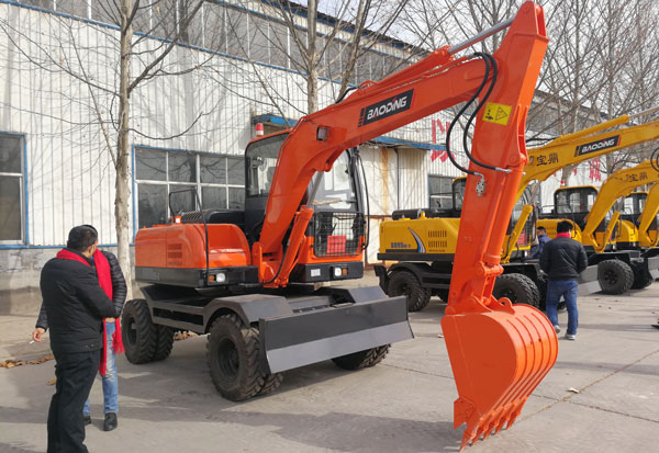 輪式挖掘機(jī) 輪式挖掘機(jī)